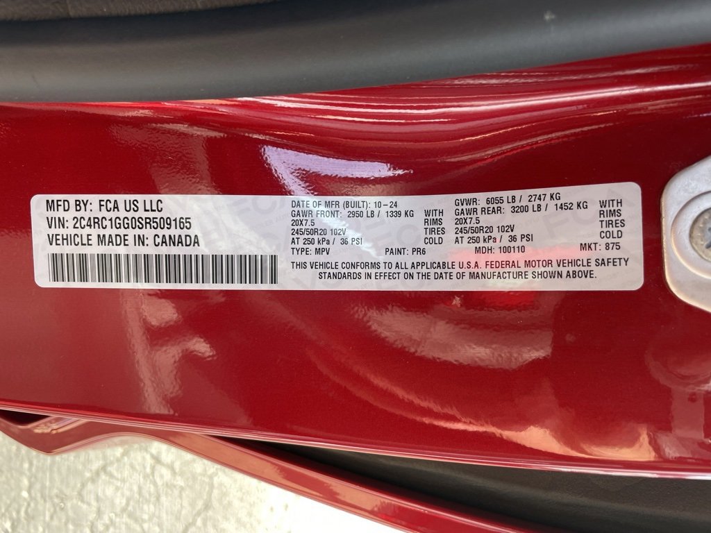 Used 2025 Chrysler Pacifica Limited image 46