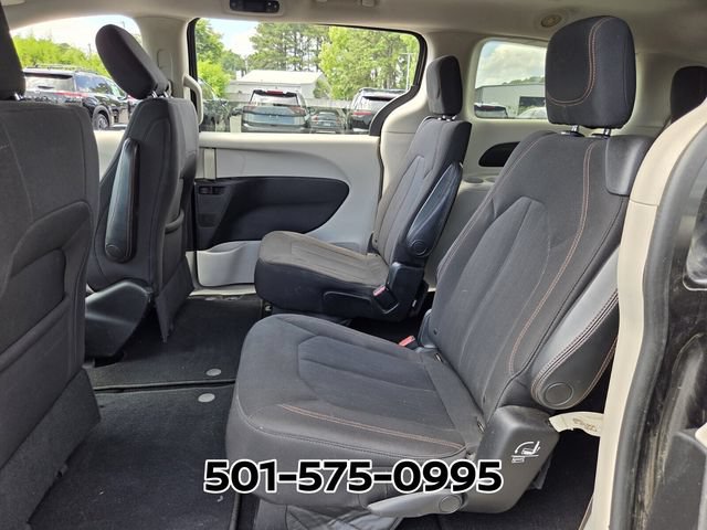 Used 2017 Chrysler Pacifica Touring FWD image 11