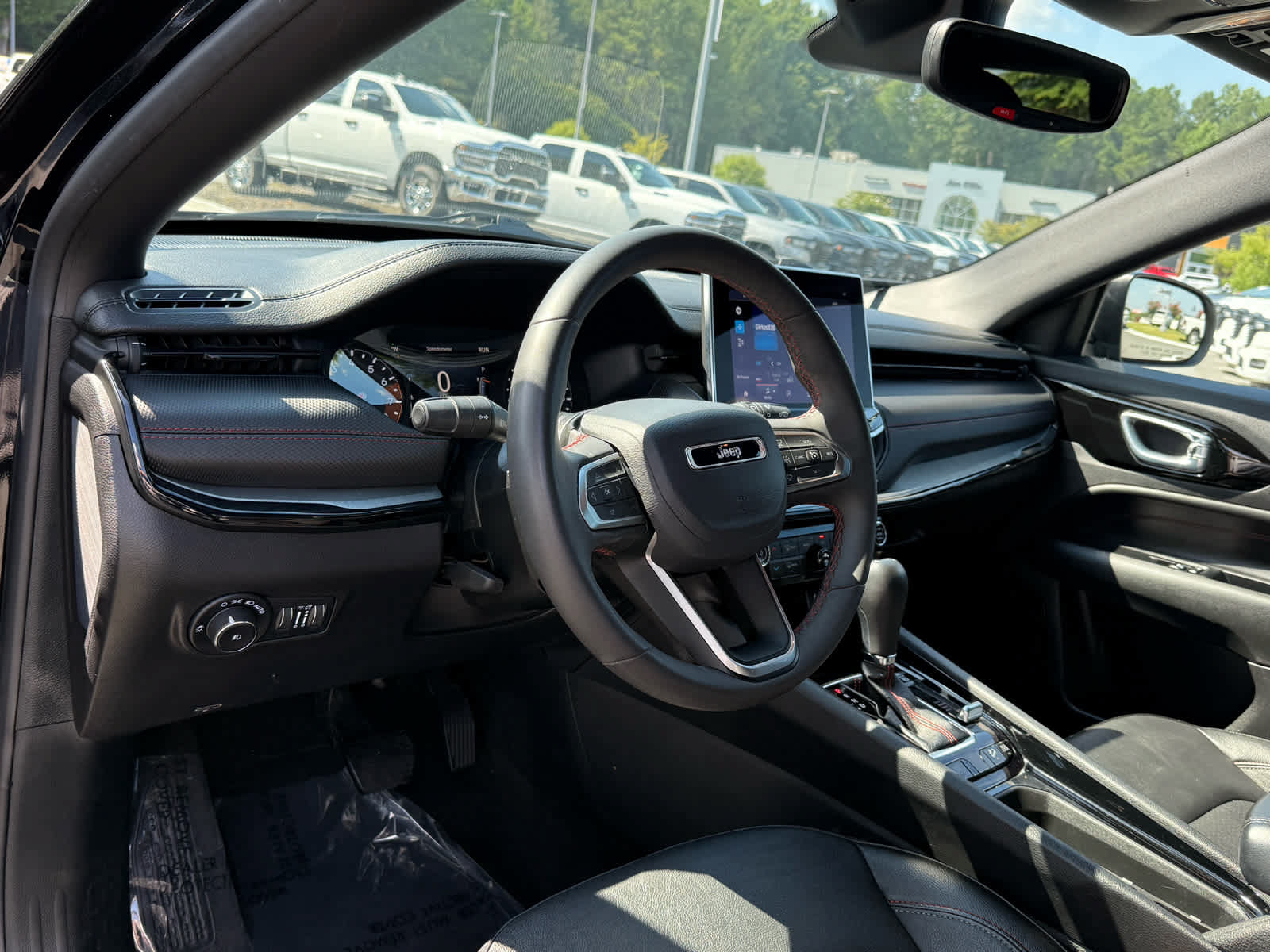 Used 2024 Jeep Compass Trailhawk AWD/4WD image 14