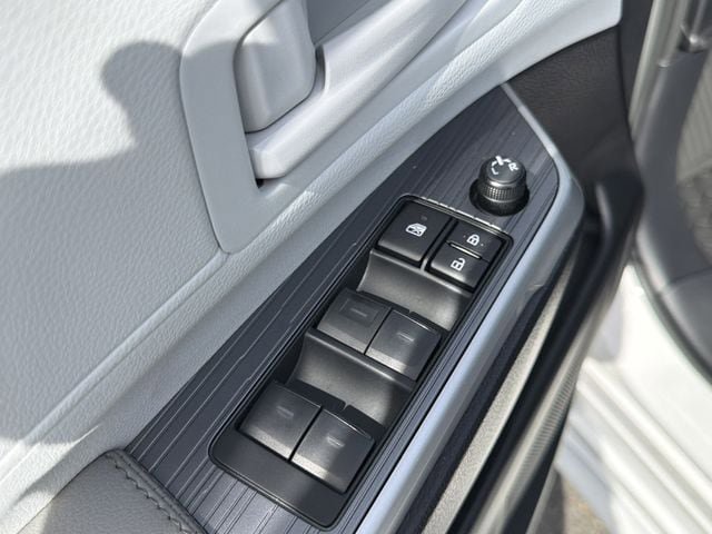Used 2025 Toyota Sienna LE FWD image 24