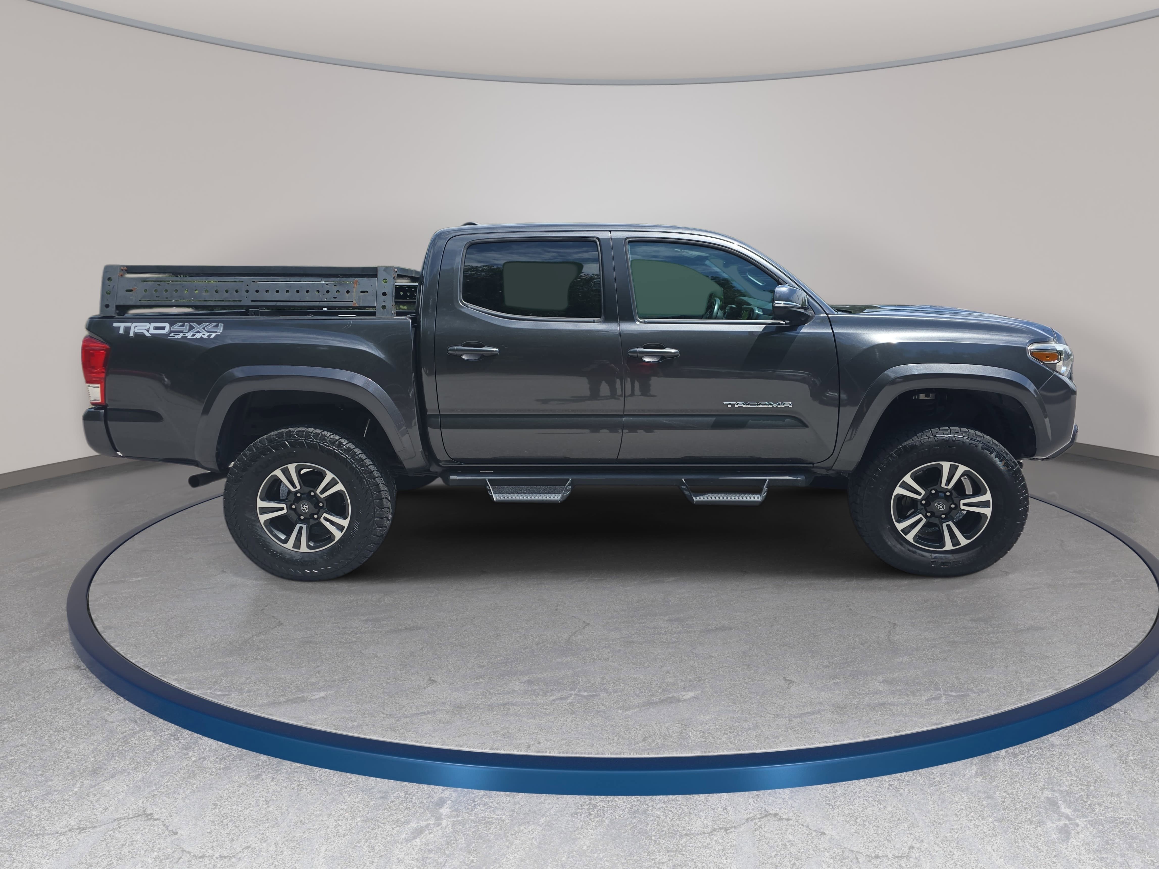 Used 2019 Toyota Tacoma TRD Sport AWD/4WD image 4