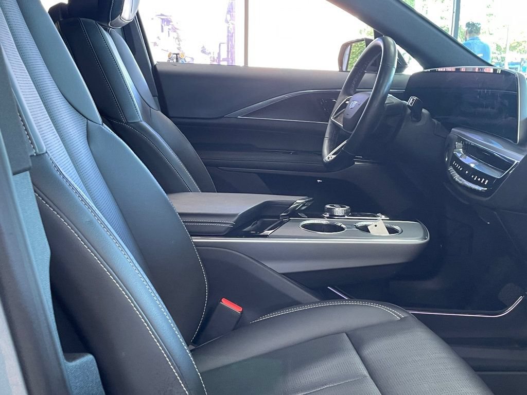 Used 2024 Cadillac Lyriq Luxury w/ LPO, Floor Liner Package RWD image 21