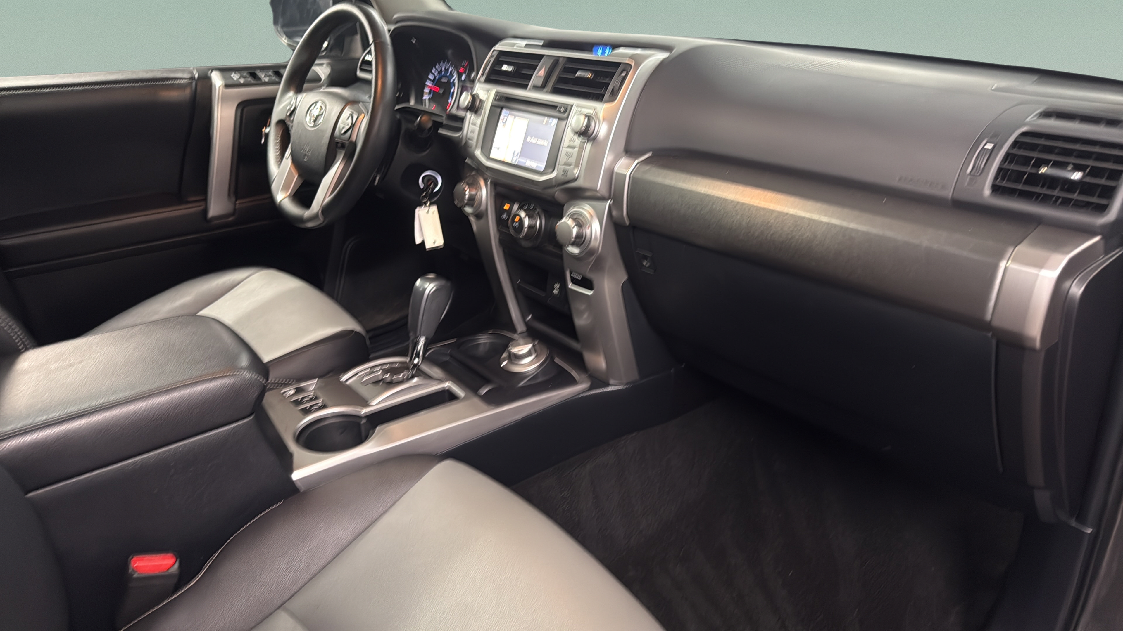 Used 2018 Toyota 4Runner SR5 Premium AWD/4WD image 30
