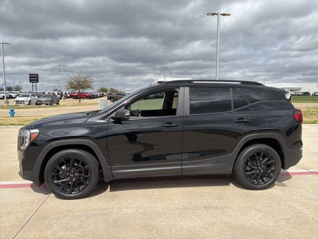 Used 2024 GMC Terrain SLE w/ Driver Convenience Package image 18