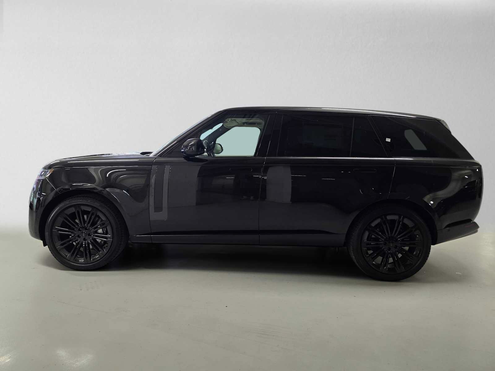 New 2026 Land Rover Range Rover Long Wheelbase SE AWD/4WD image 2