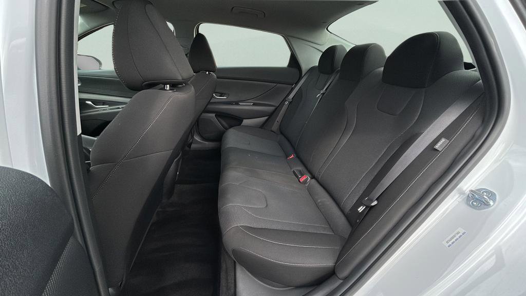 Certified 2025 Hyundai Elantra SE image 14