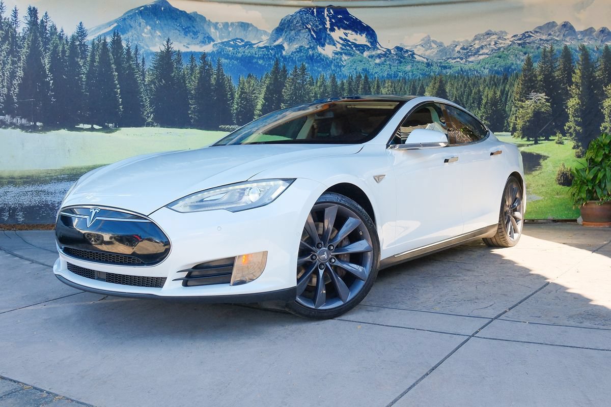 Used 2015 Tesla Model S 70 RWD image 1