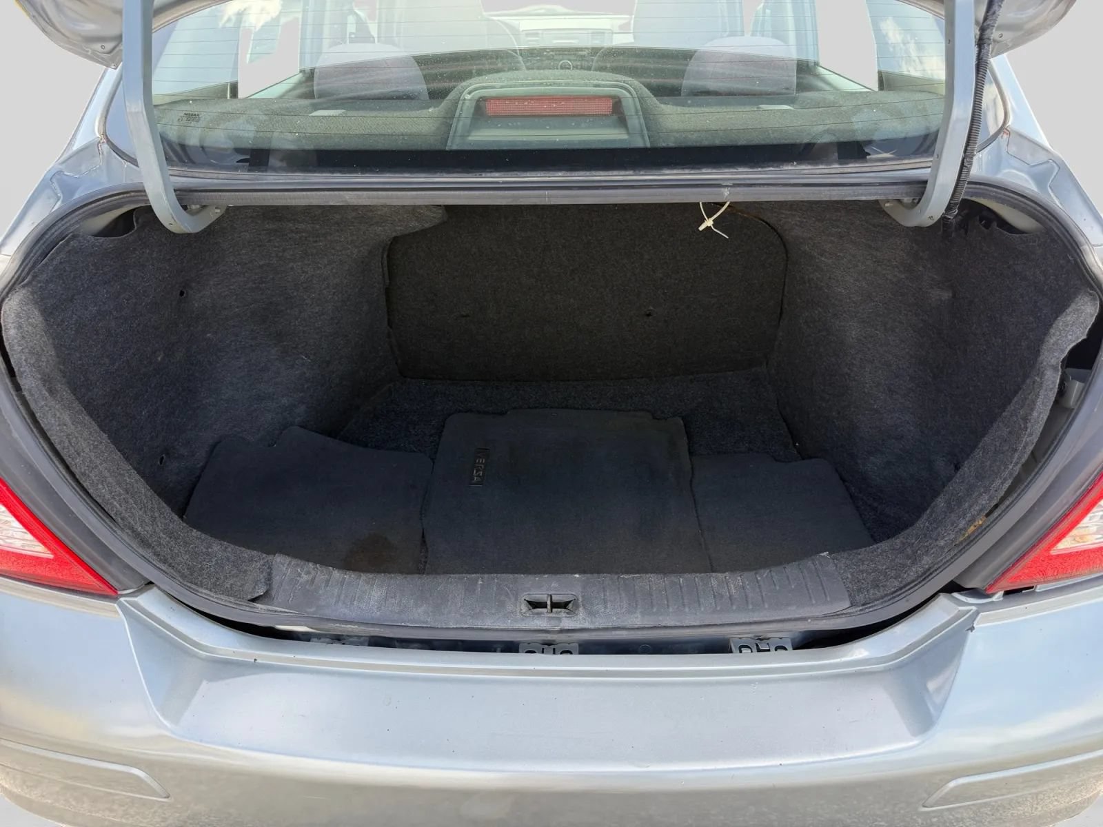 Used 2009 Nissan Versa 1.8 S FWD image 19