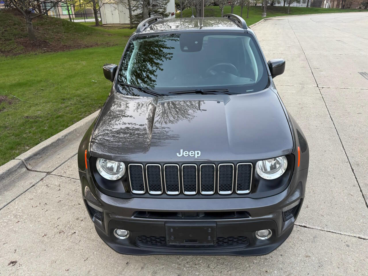 Used 2021 Jeep Renegade Latitude FWD image 2