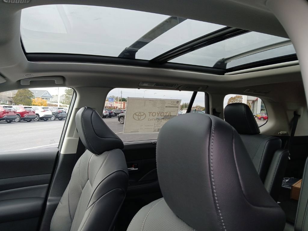 New 2026 Toyota Grand Highlander Platinum image 6