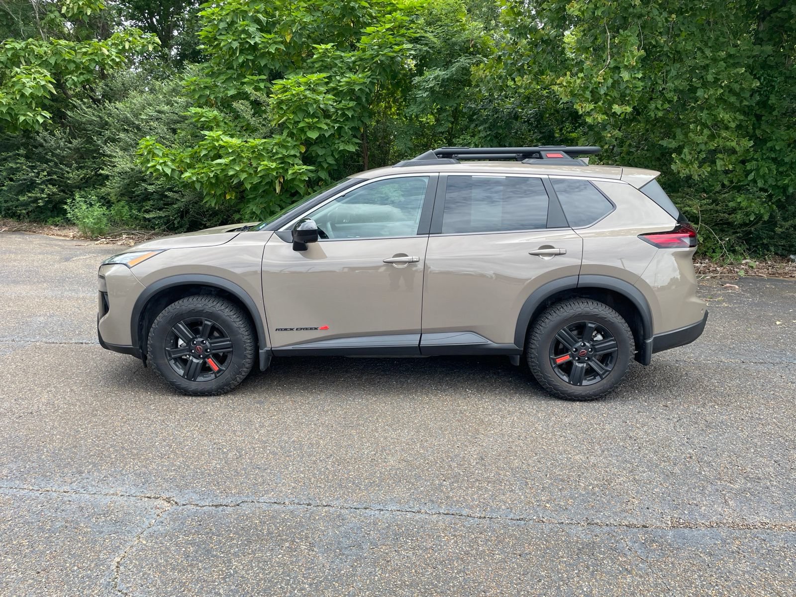 Used 2025 Nissan Rogue SV AWD/4WD image 2
