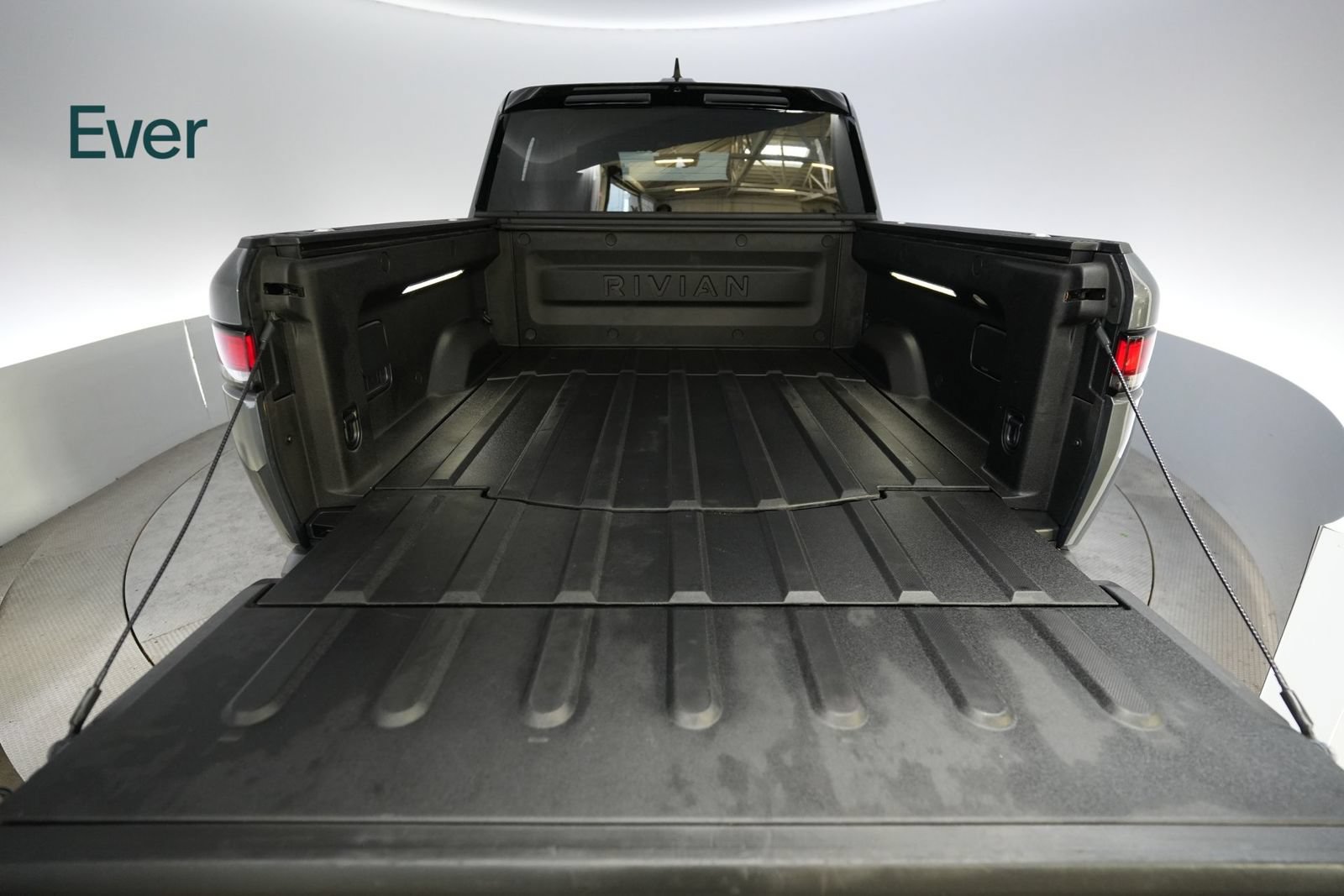 Used 2025 Rivian R1T Adventure Dual AWD/4WD image 8