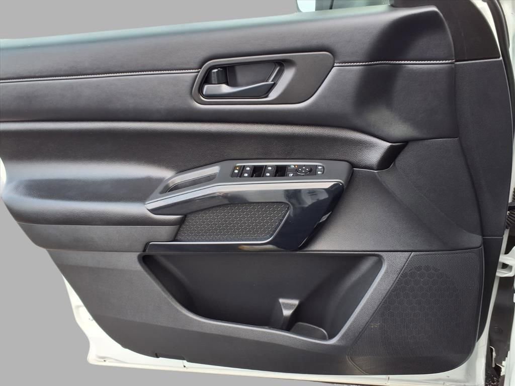 Certified 2024 Nissan Pathfinder SV image 15