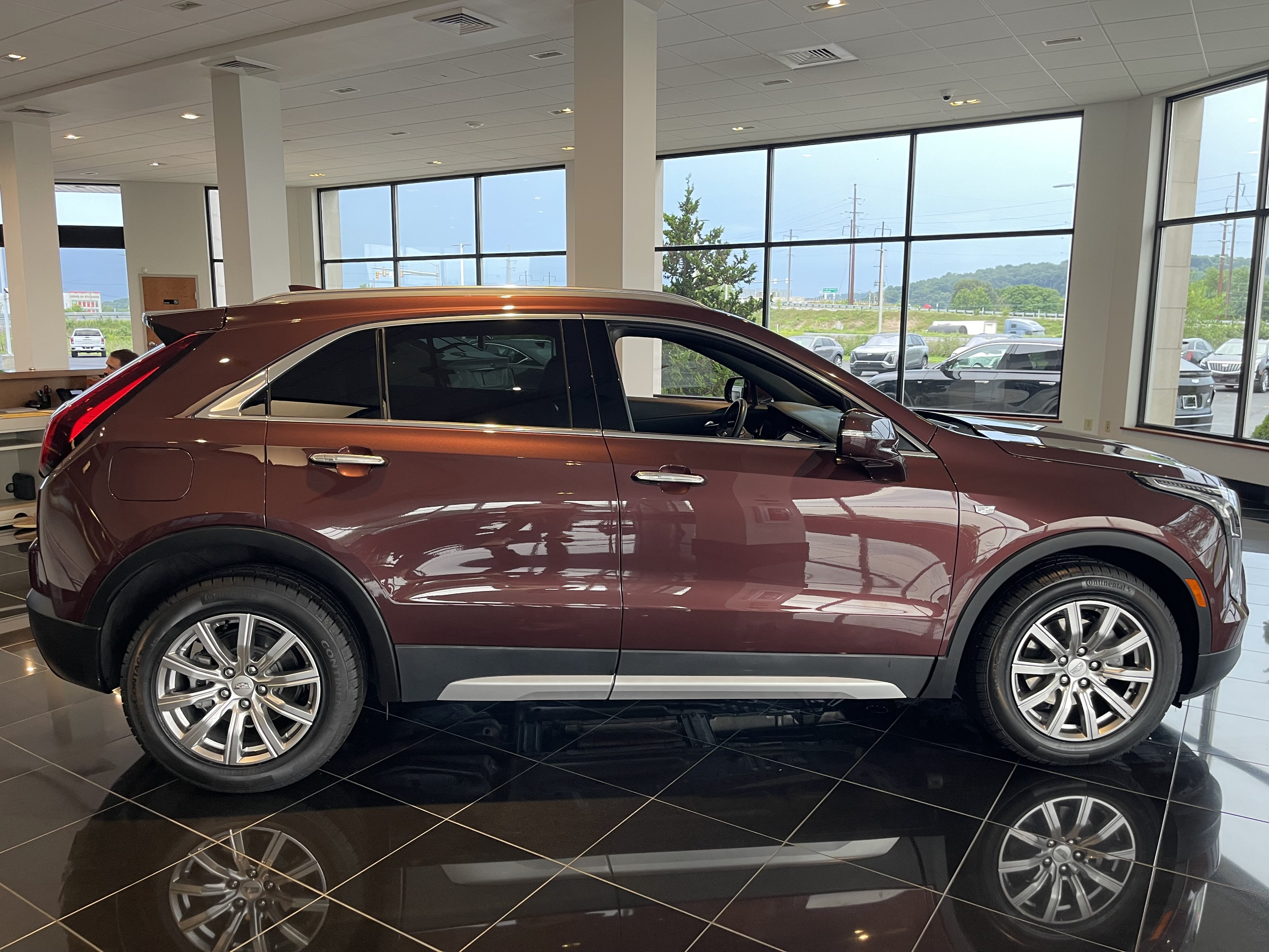 Certified 2023 Cadillac XT4 Premium Luxury AWD/4WD image 7