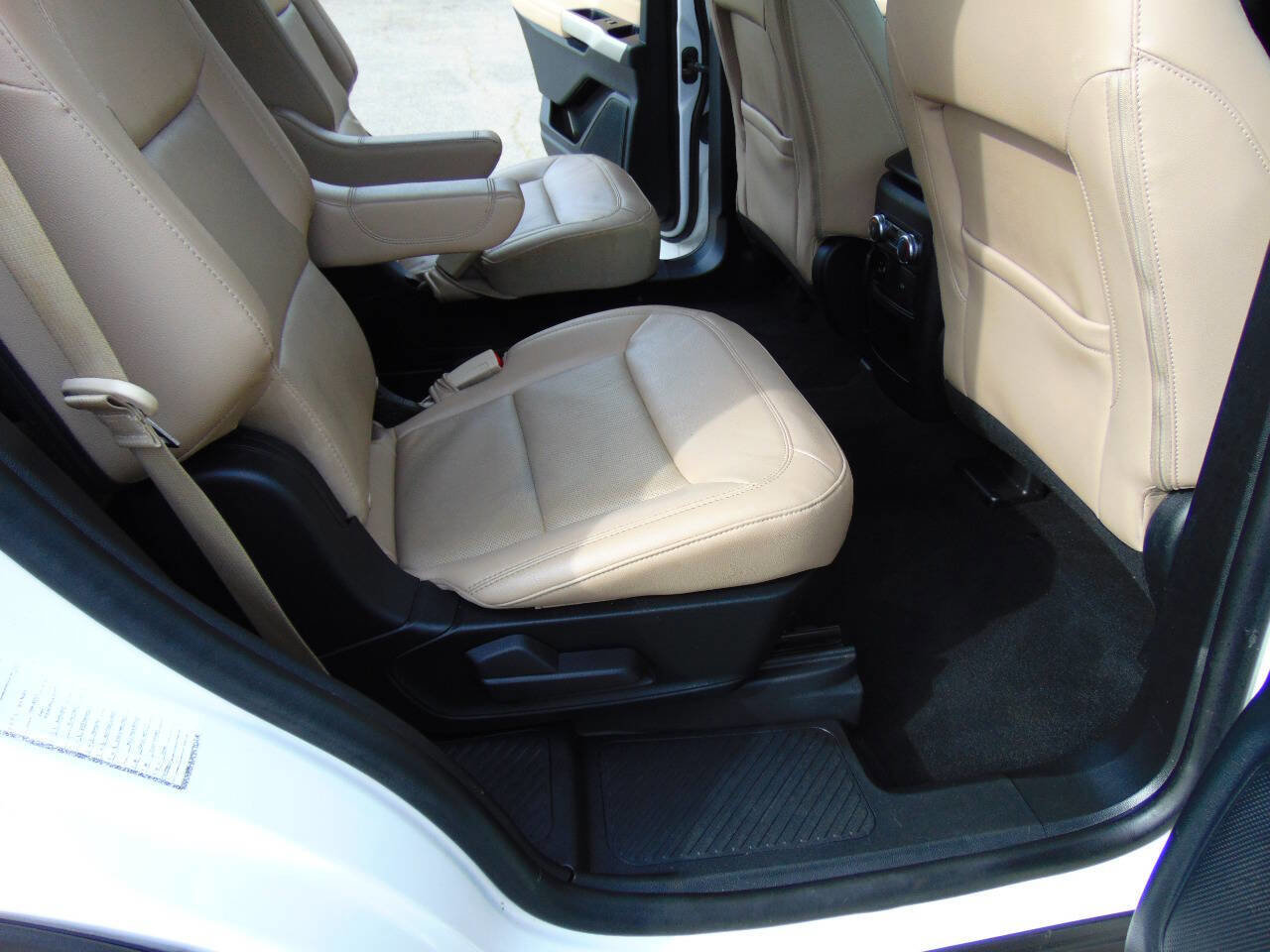 Used 2021 Ford Explorer Limited AWD/4WD image 16