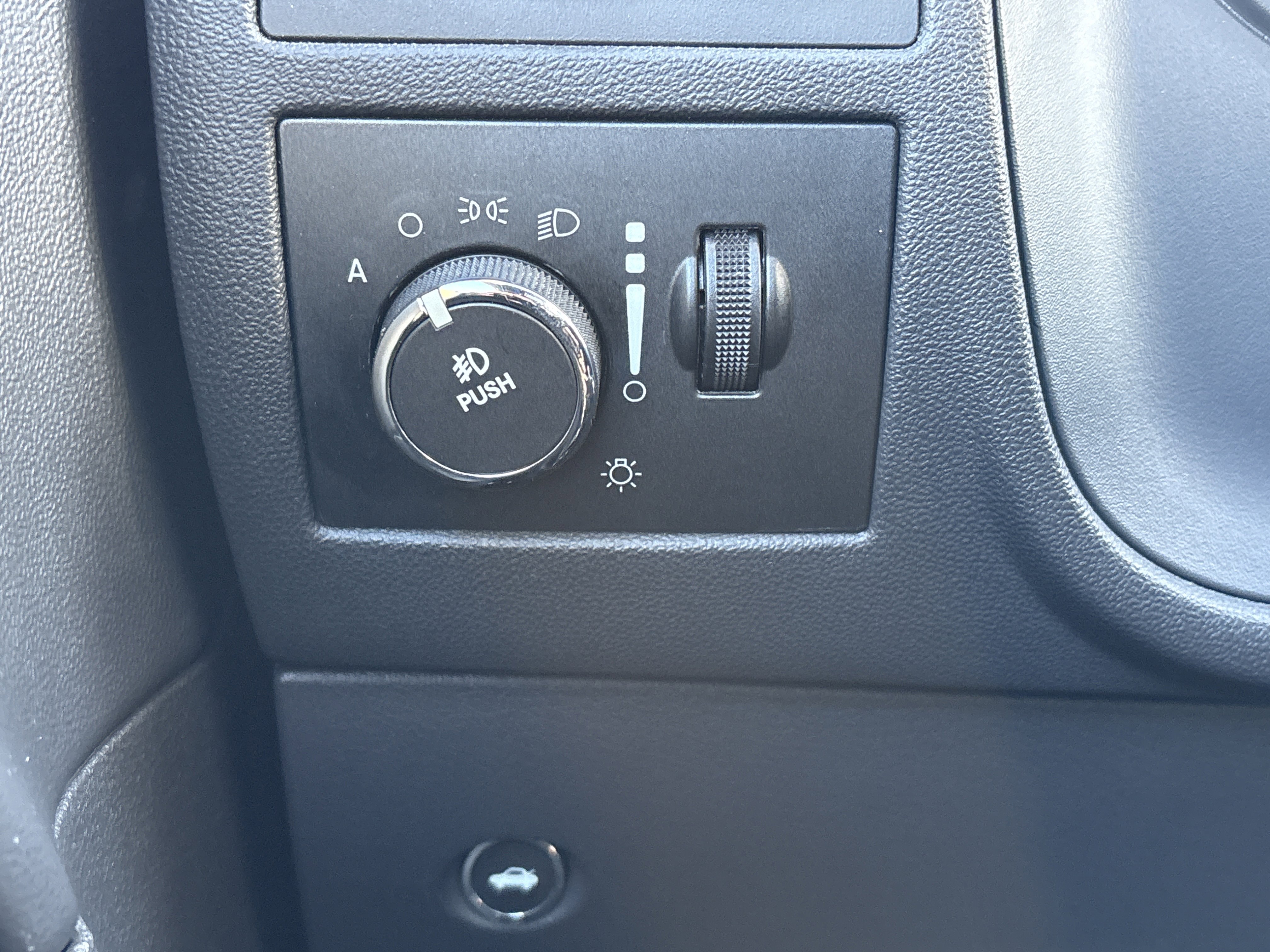 Used 2013 Dodge Challenger R/T image 31