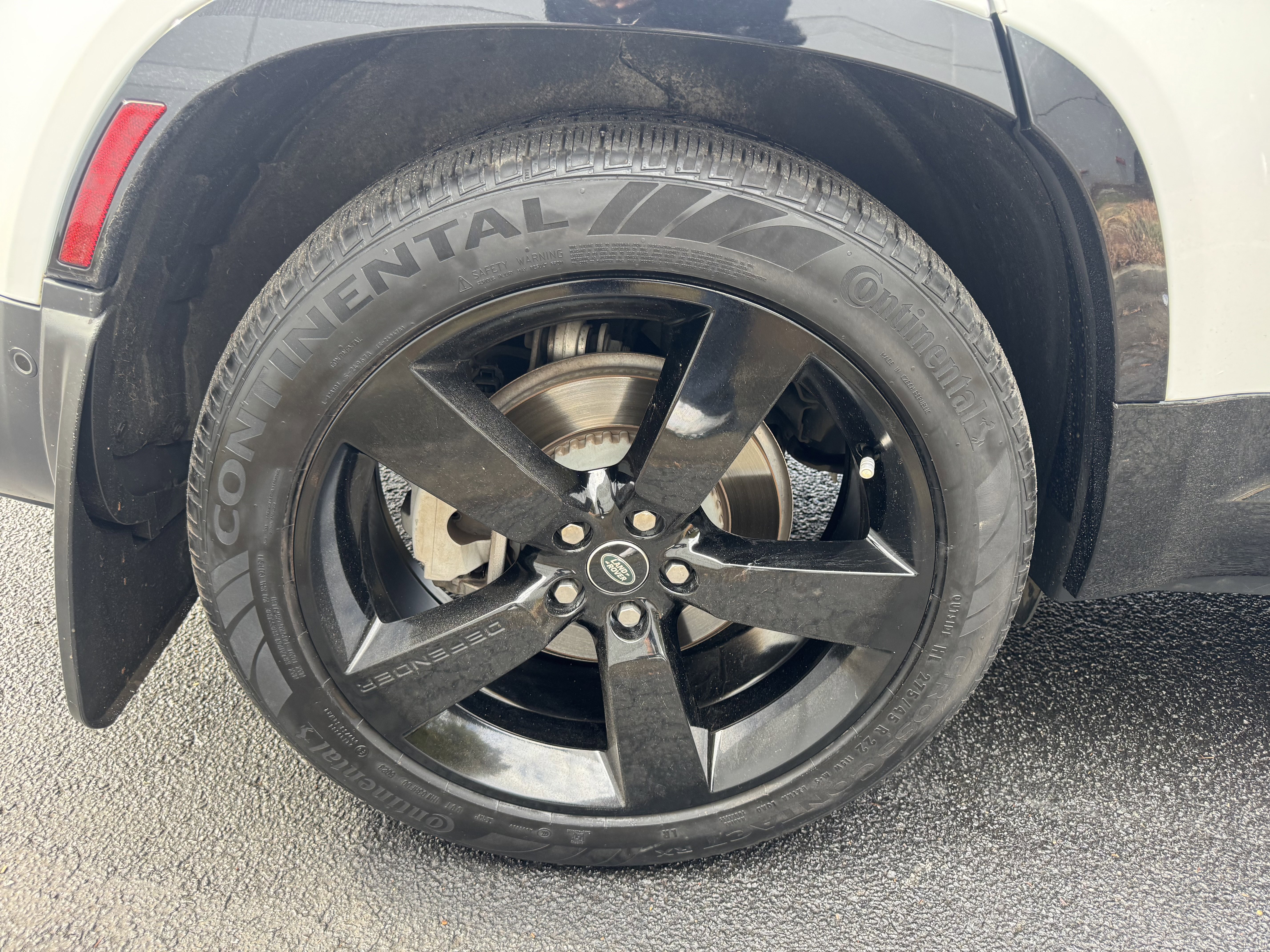 Used 2023 Land Rover Defender 130 S image 32