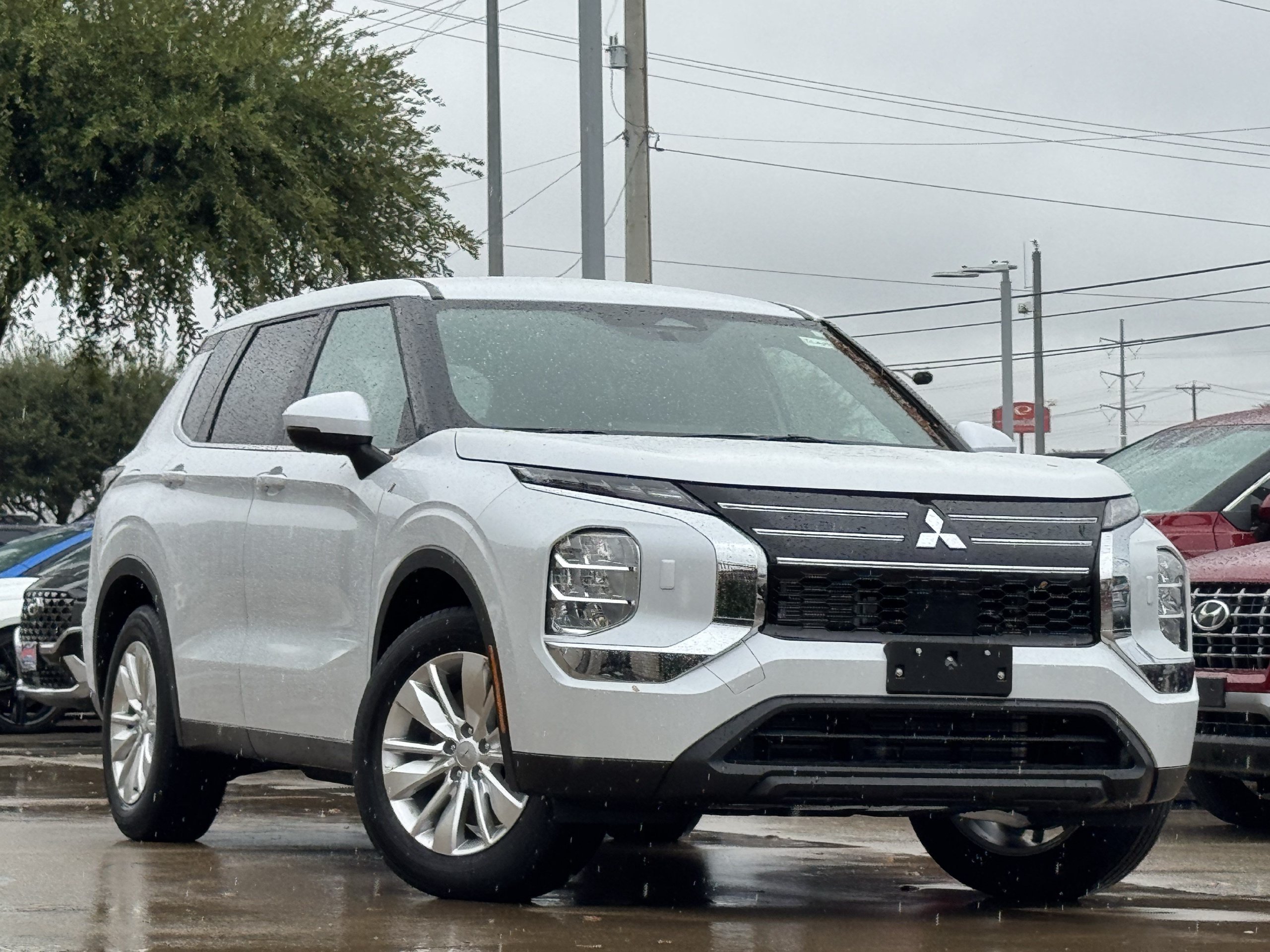 New 2026 Mitsubishi Outlander ES AWD/4WD image 2