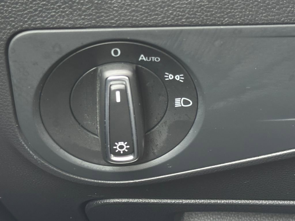 Used 2023 Volkswagen Tiguan SE R-Line image 19