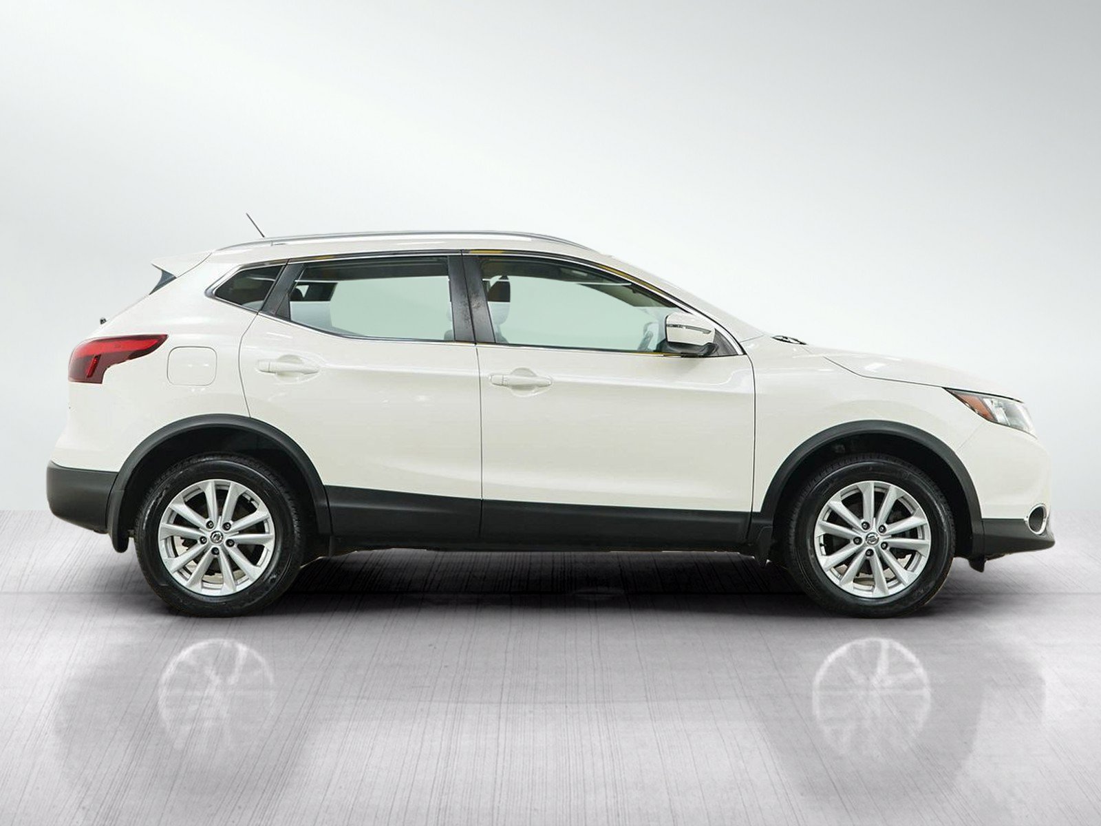 Used 2017 Nissan Rogue Sport SV w/ SV All-Weather Package AWD/4WD image 6