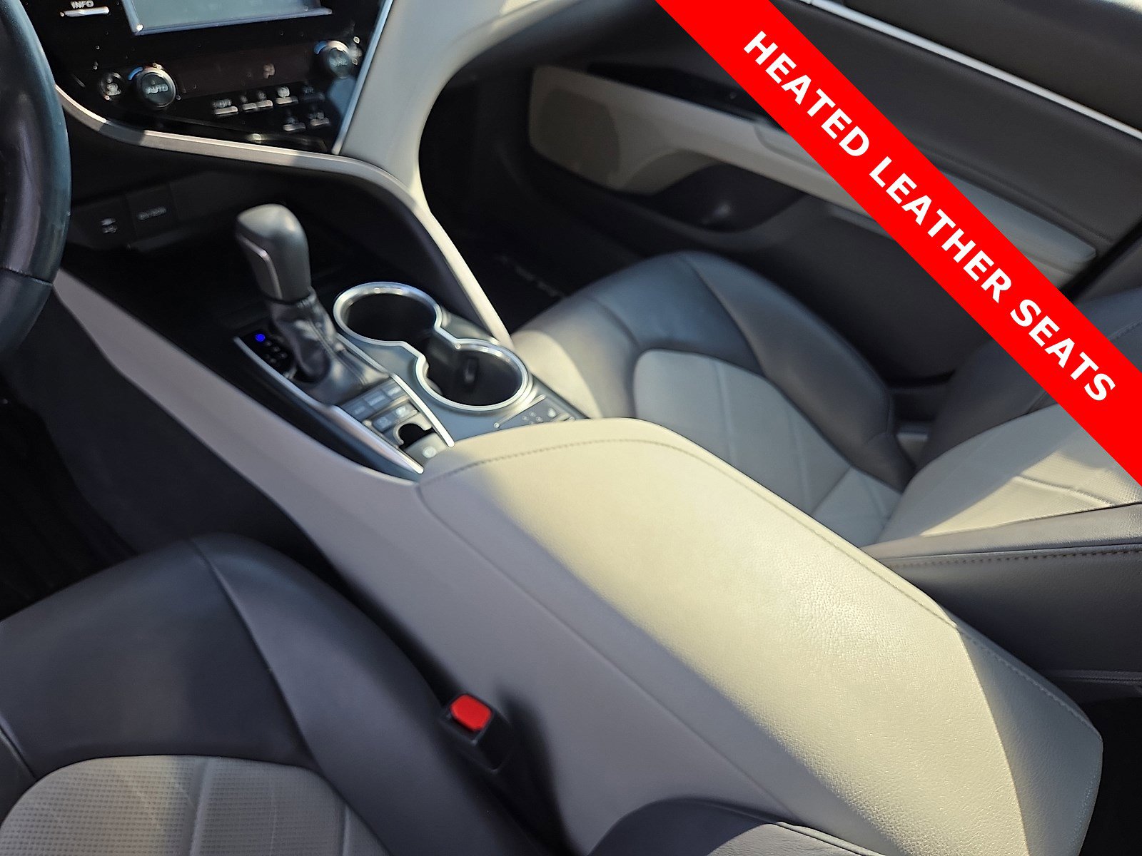 Used 2018 Toyota Camry XLE image 25