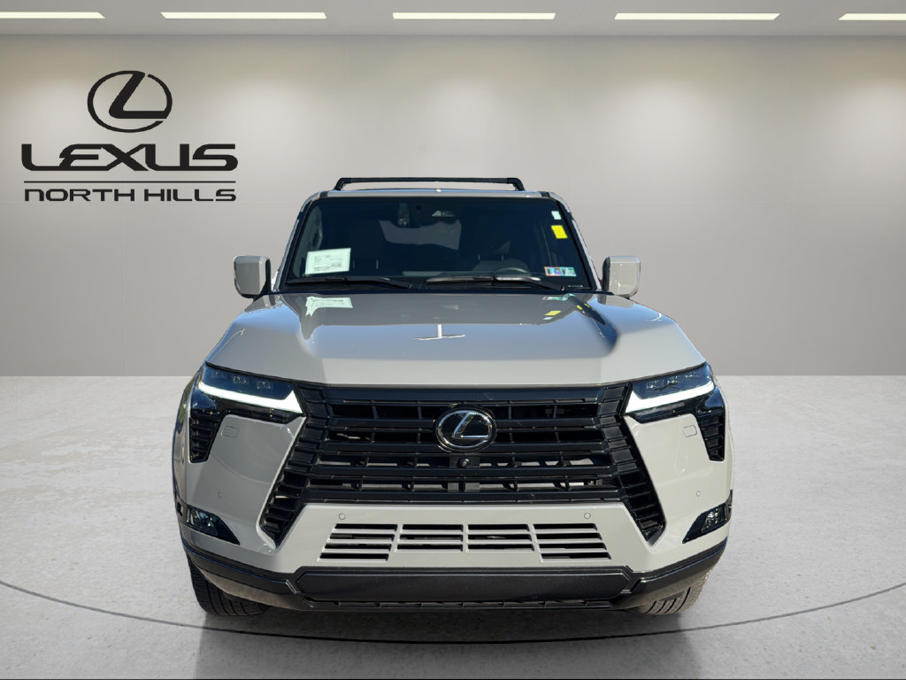 Used 2025 Lexus GX 550 w/ Accessory Package (2T) AWD/4WD image 2