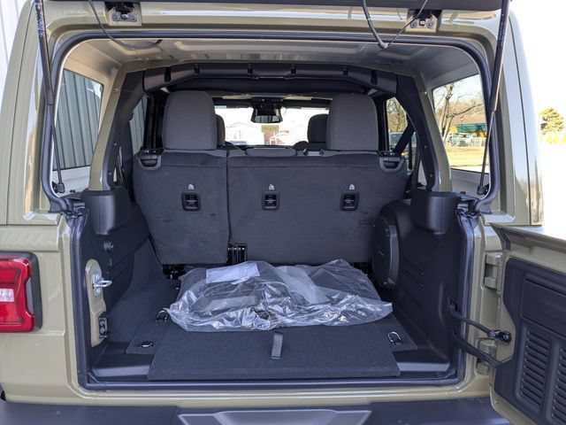 New 2026 Jeep Wrangler Unlimited Rubicon AWD/4WD image 30
