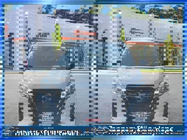 Used 2024 Nissan Kicks SR image 2