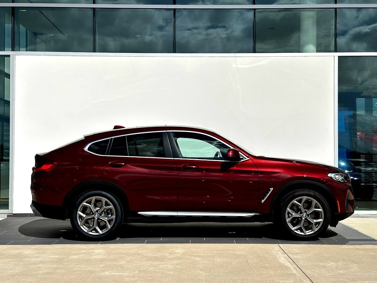 Certified 2025 BMW X4 xDrive30i AWD/4WD image 3