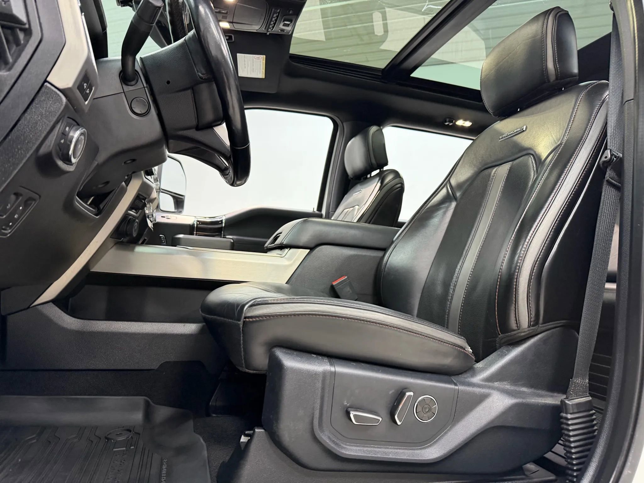 Used 2021 Ford F450 Platinum w/ FX4 Off-Road Package image 15