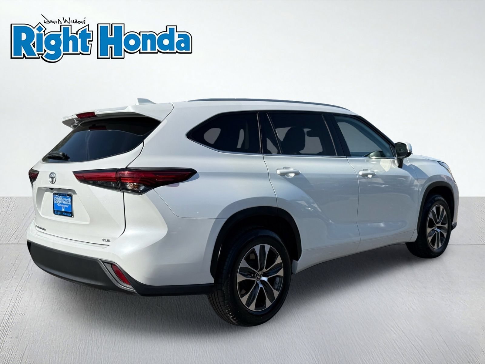 Used 2023 Toyota Highlander XLE FWD image 8