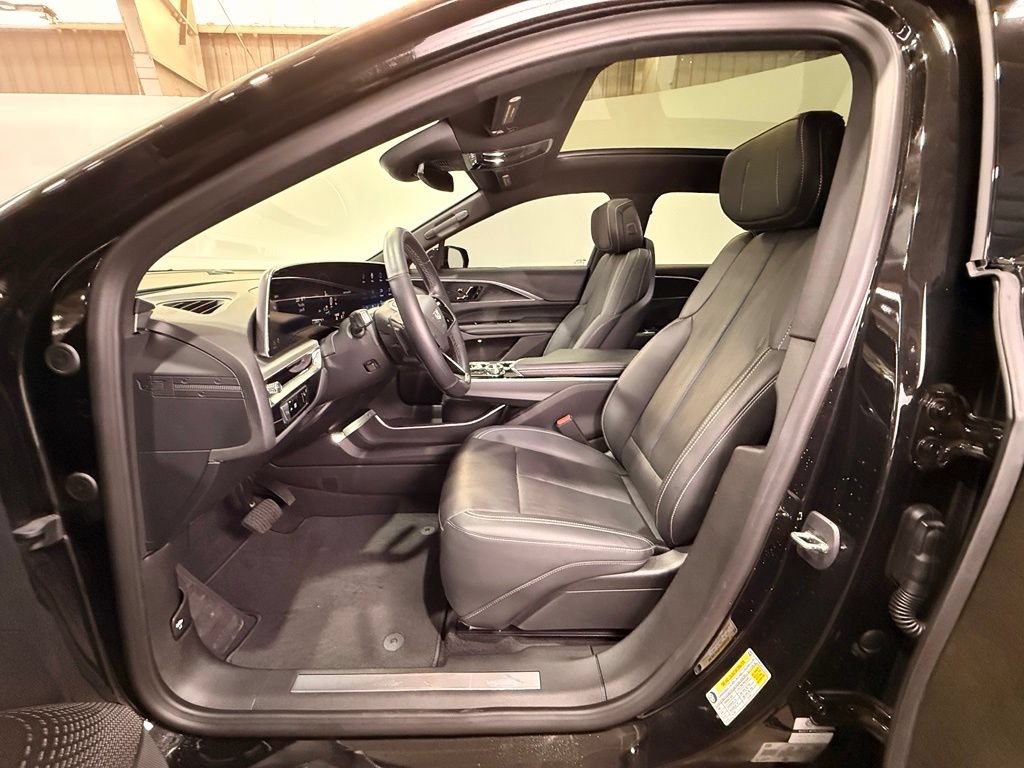 Used 2024 Cadillac Lyriq Sport RWD image 17