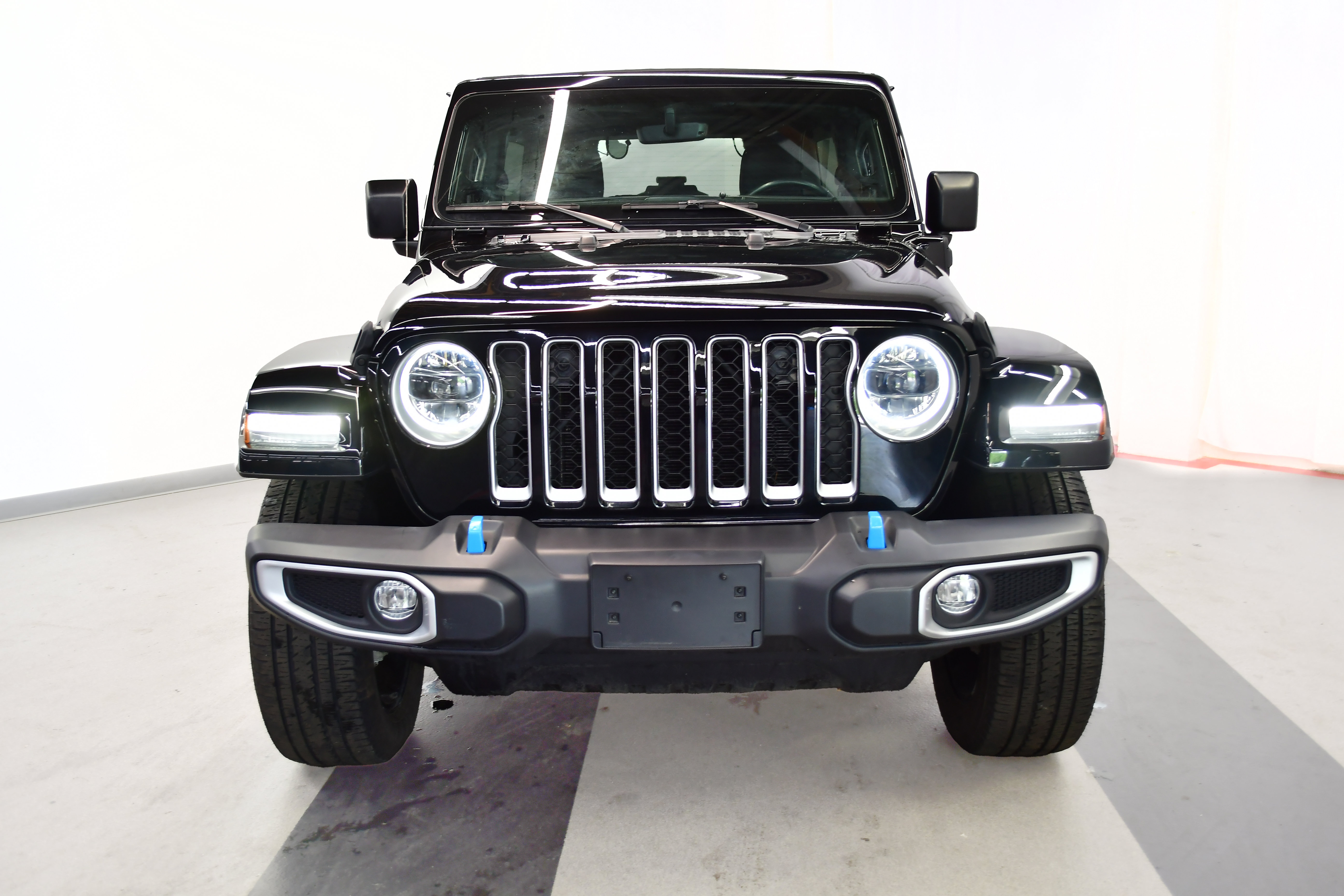 Used 2023 Jeep Wrangler Unlimited Sahara w/ Cold Weather Group AWD/4WD image 3