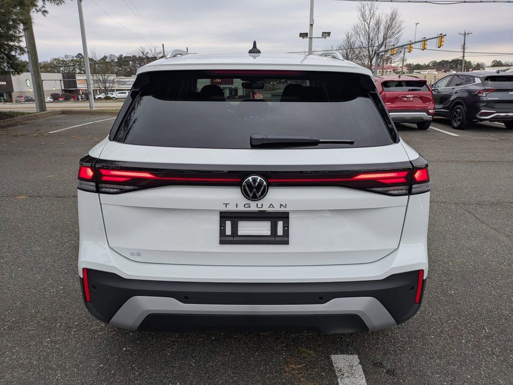 New 2026 Volkswagen Tiguan SE FWD image 5