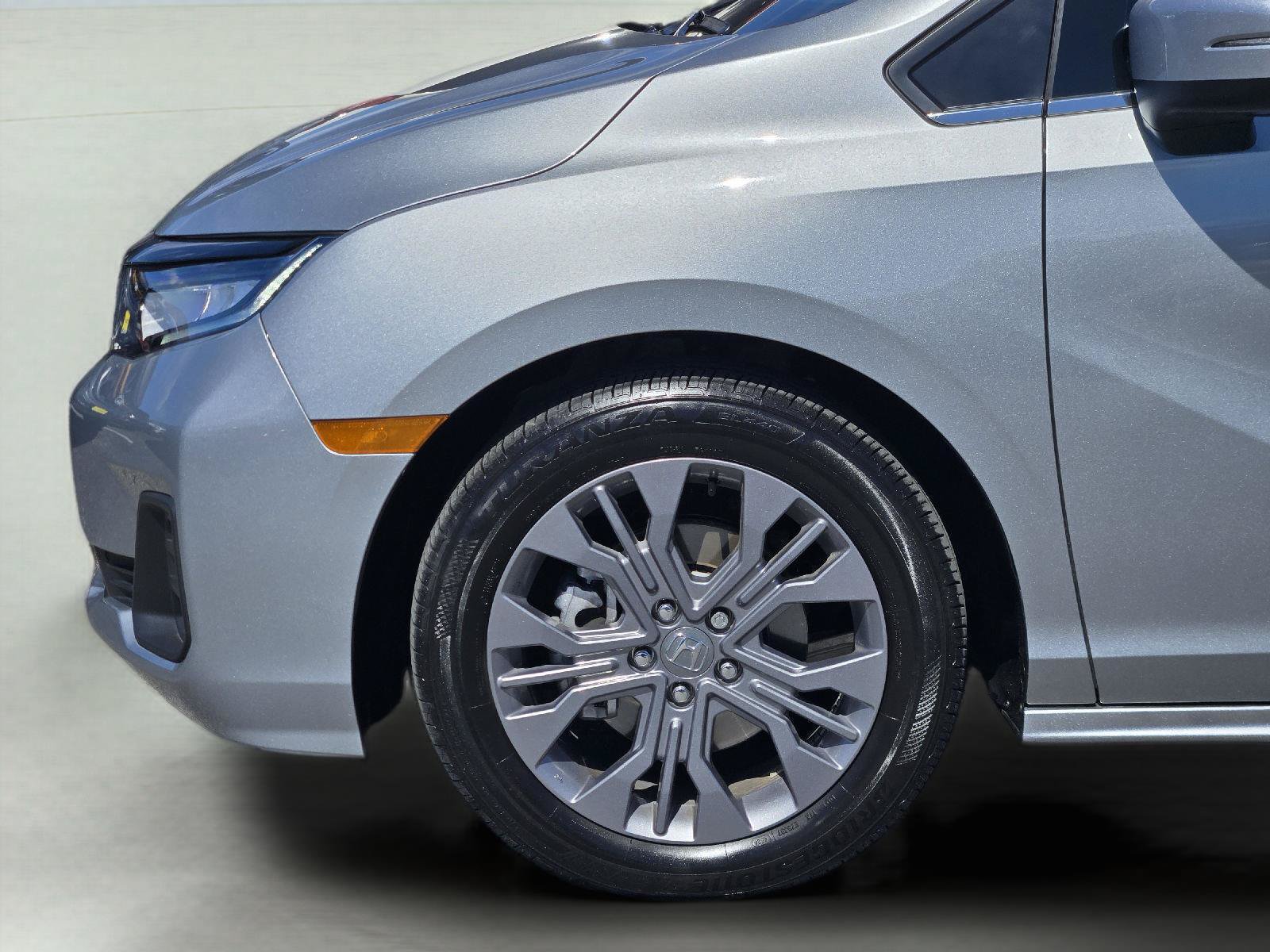 Used 2025 Honda Odyssey Touring image 9