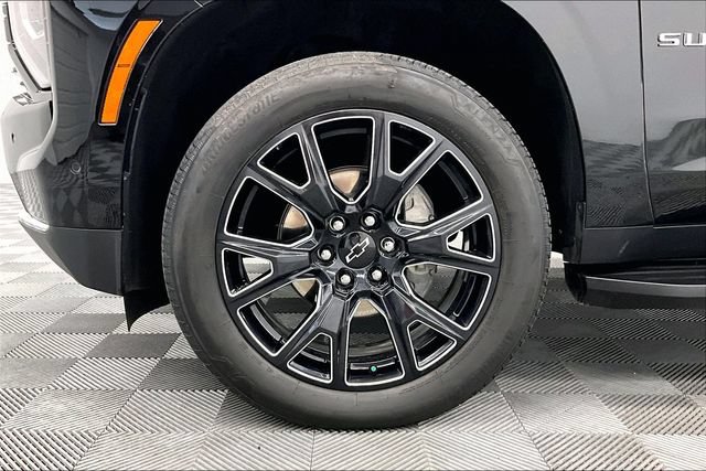 Used 2025 Chevrolet Suburban LT w/ Comfort Package AWD/4WD image 10