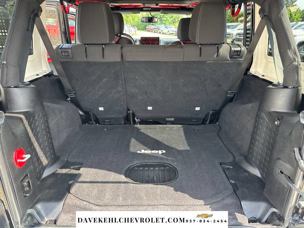 Used 2015 Jeep Wrangler Unlimited Sahara AWD/4WD image 28