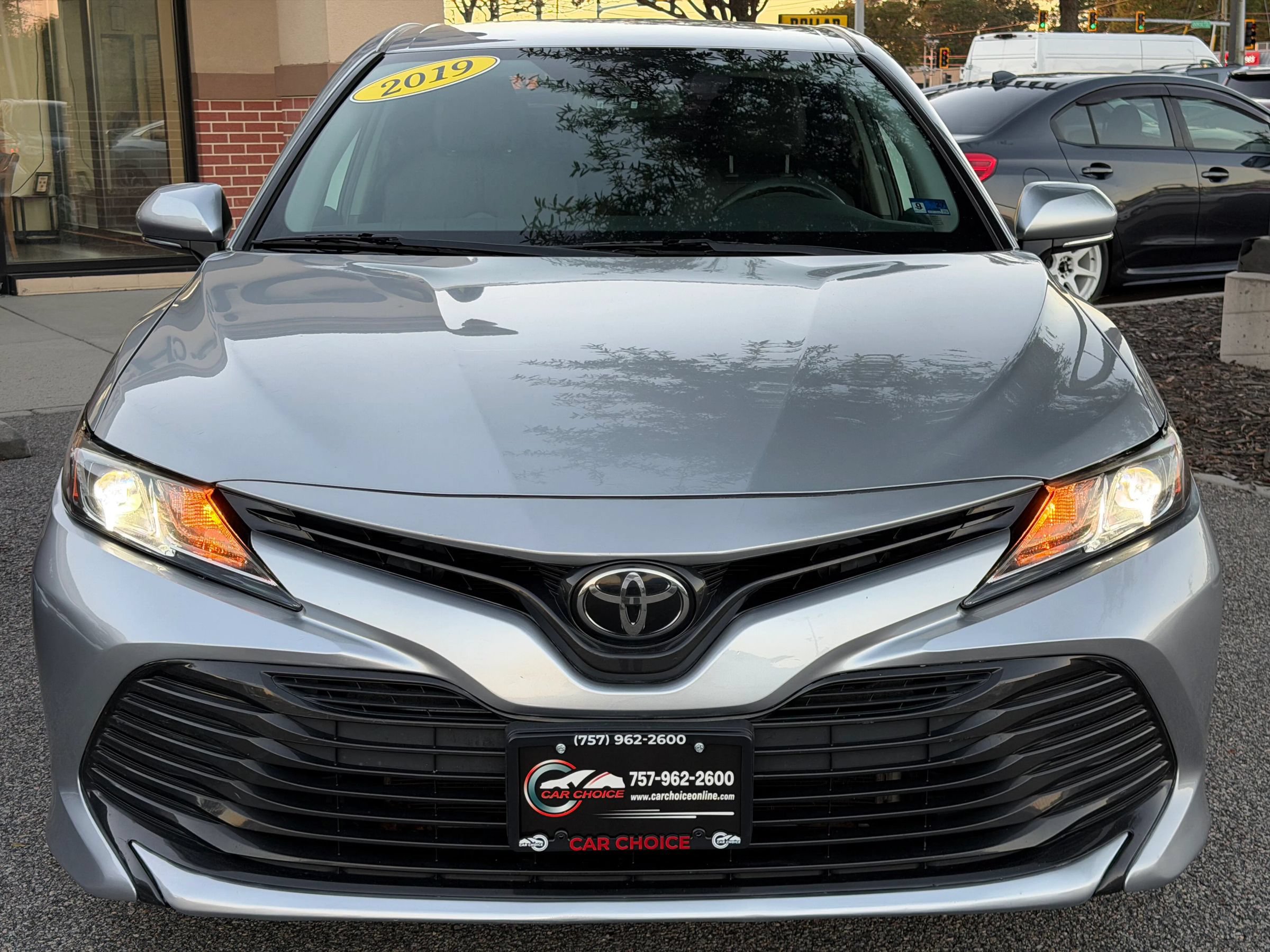 Used 2019 Toyota Camry LE FWD image 4