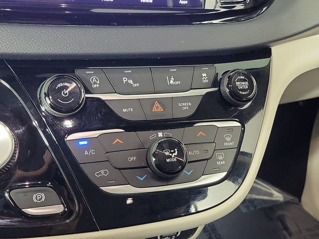 Used 2023 Chrysler Pacifica Touring-L FWD image 30