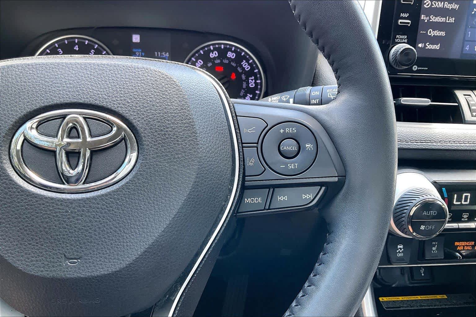 Used 2020 Toyota RAV4 XLE Premium FWD image 20