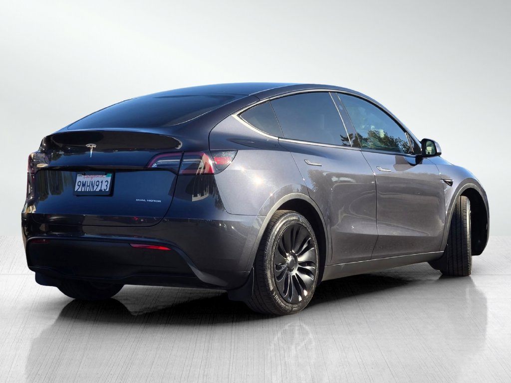 Used 2024 Tesla Model Y Long Range AWD/4WD image 4