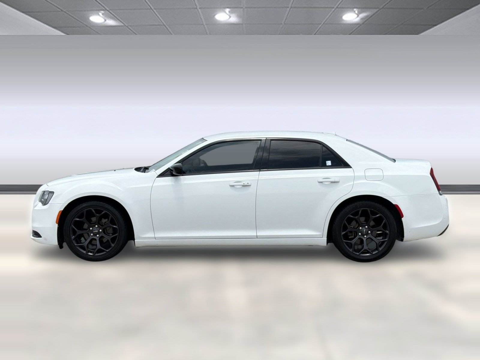 Used 2019 Chrysler 300 Touring w/ Sport Appearance Package RWD image 2