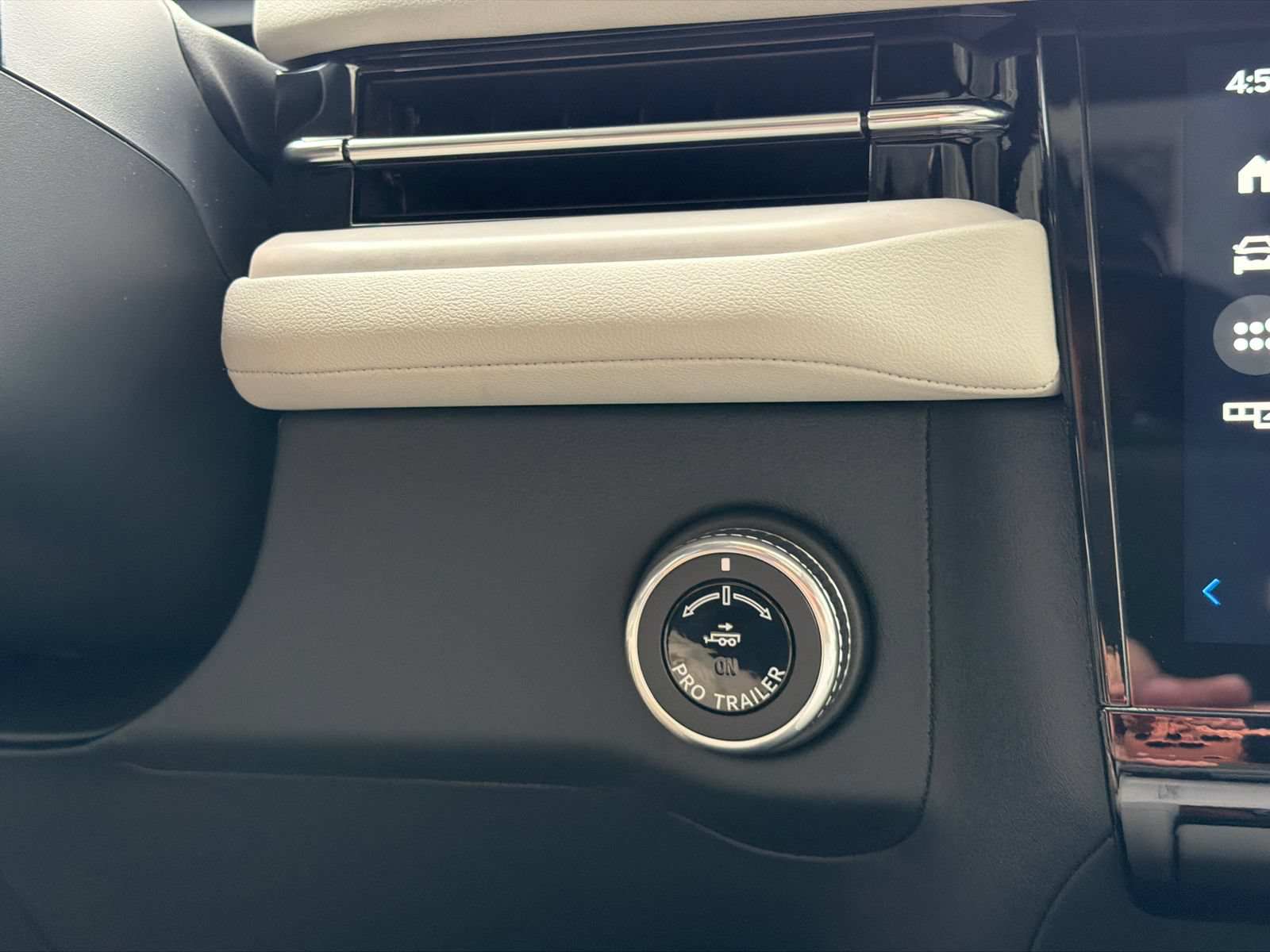 New 2026 Lincoln Navigator L Reserve AWD/4WD image 30