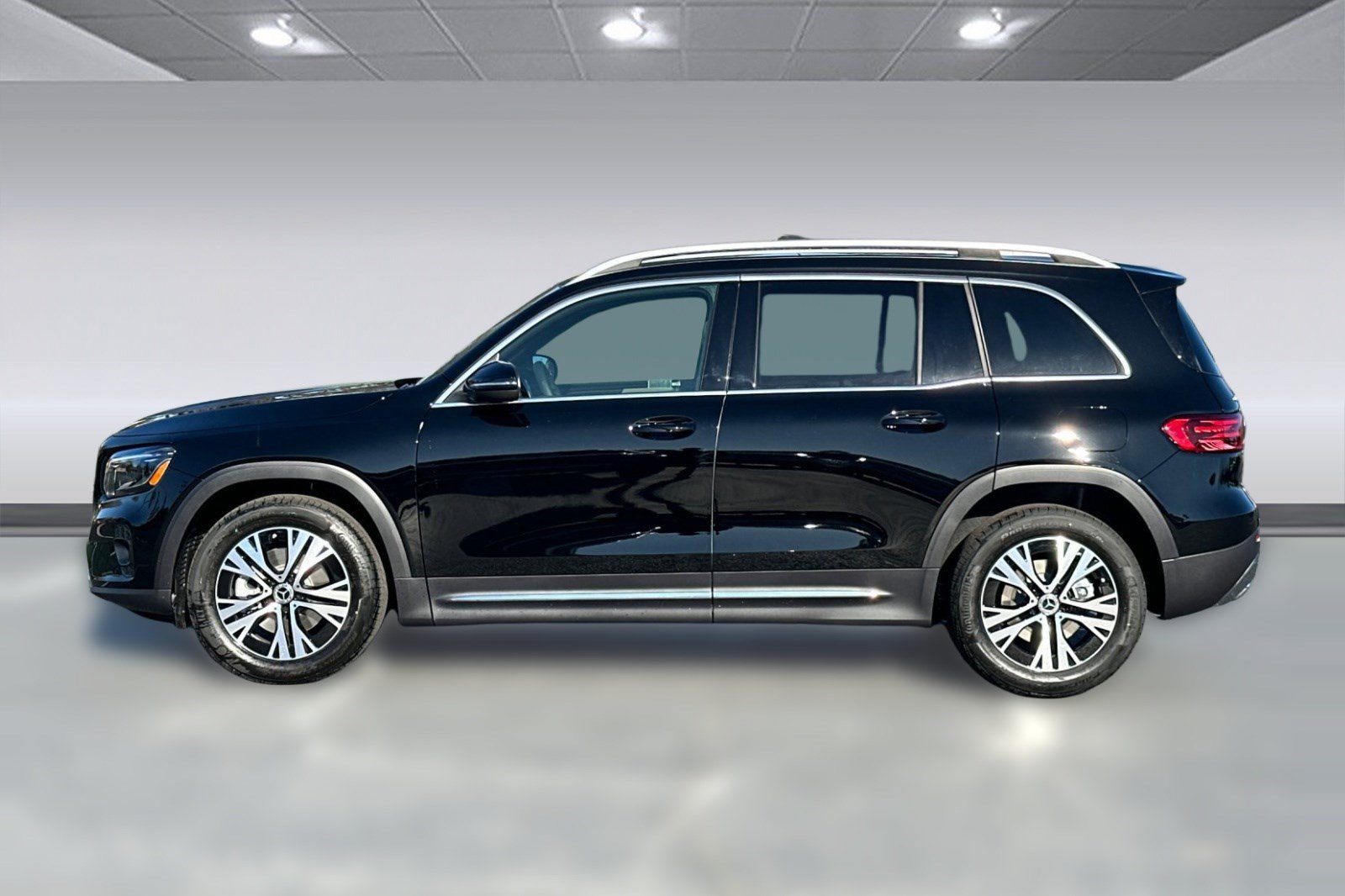 New 2026 Mercedes-Benz GLB 250 image 2