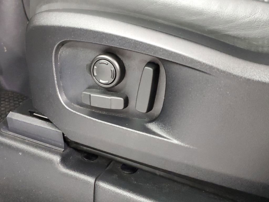 Used 2023 Land Rover Defender 110 Carpathian Edition image 12