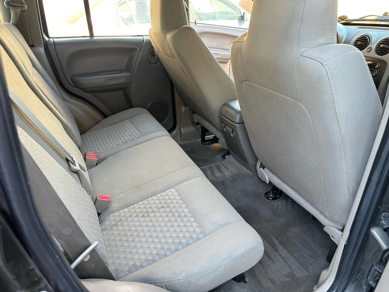 Used 2006 Jeep Liberty Sport w/ Skid Plate Group image 12