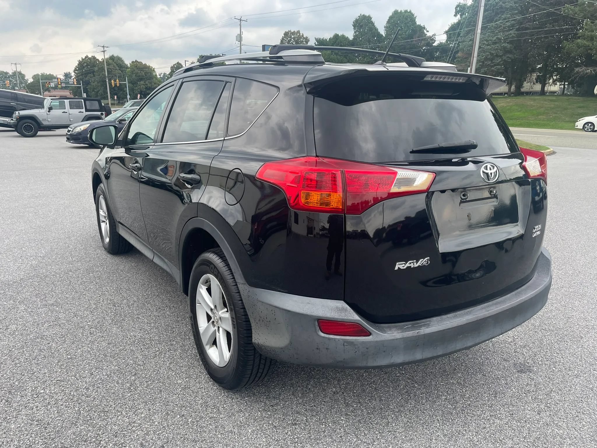 Used 2013 Toyota RAV4 XLE AWD/4WD image 16