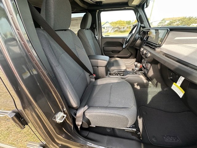 New 2025 Jeep Gladiator Sport image 11