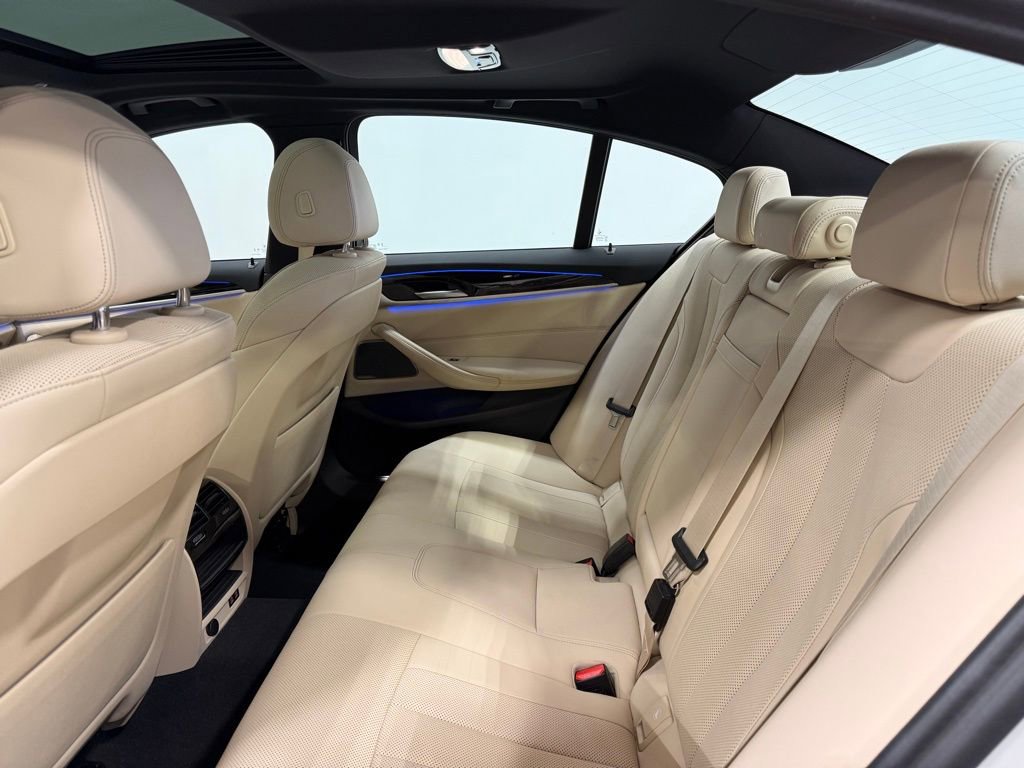 Used 2023 BMW 530i xDrive w/ Premium Package image 11