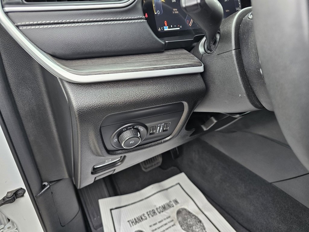 Used 2024 Jeep Grand Cherokee Limited image 19